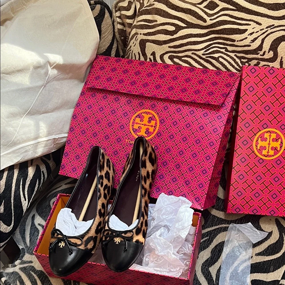 Tory Burch Leopard Print Flats with Black Soles - Picture 2 of 3
